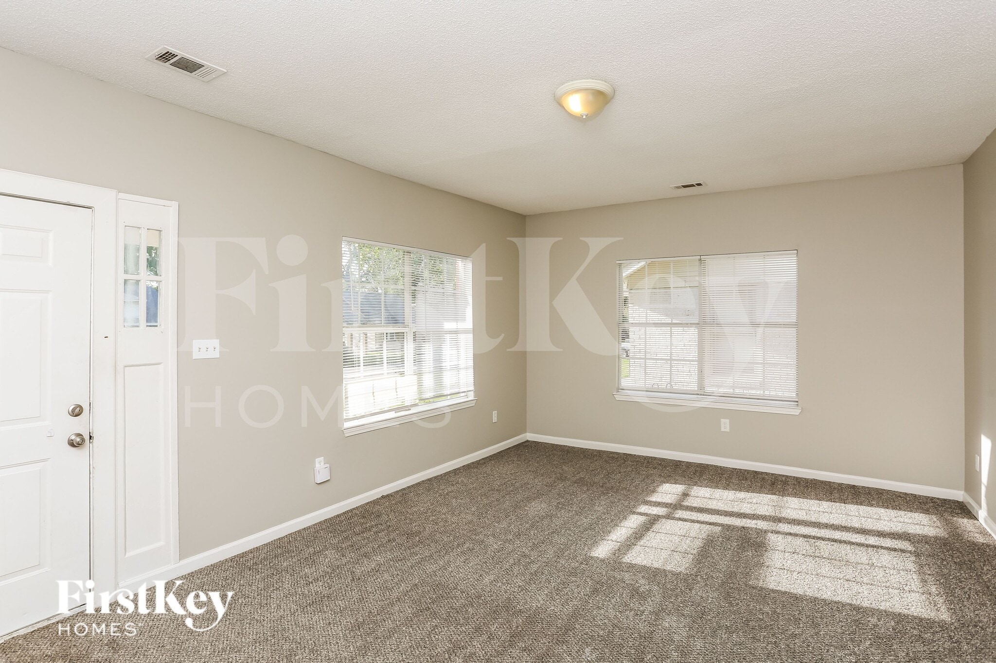 Building Photo - 690 N Willett St