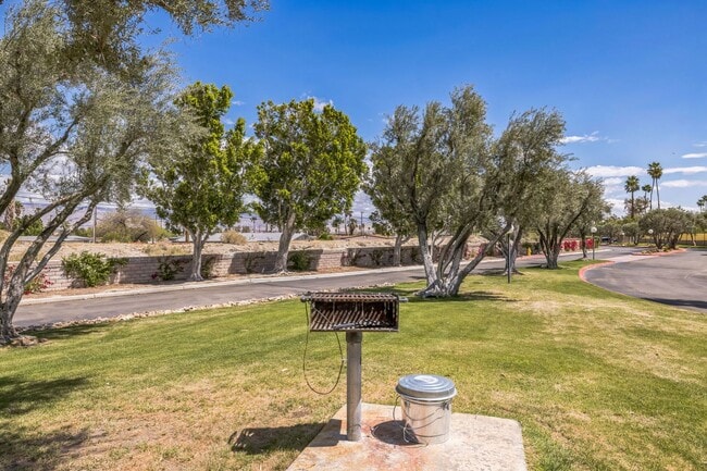 Building Photo - 701 N Los Felices Rd