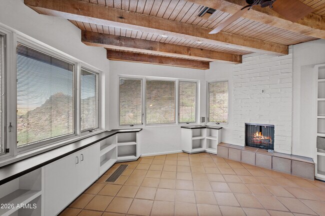 Building Photo - 6700 E Hawksnest Rd