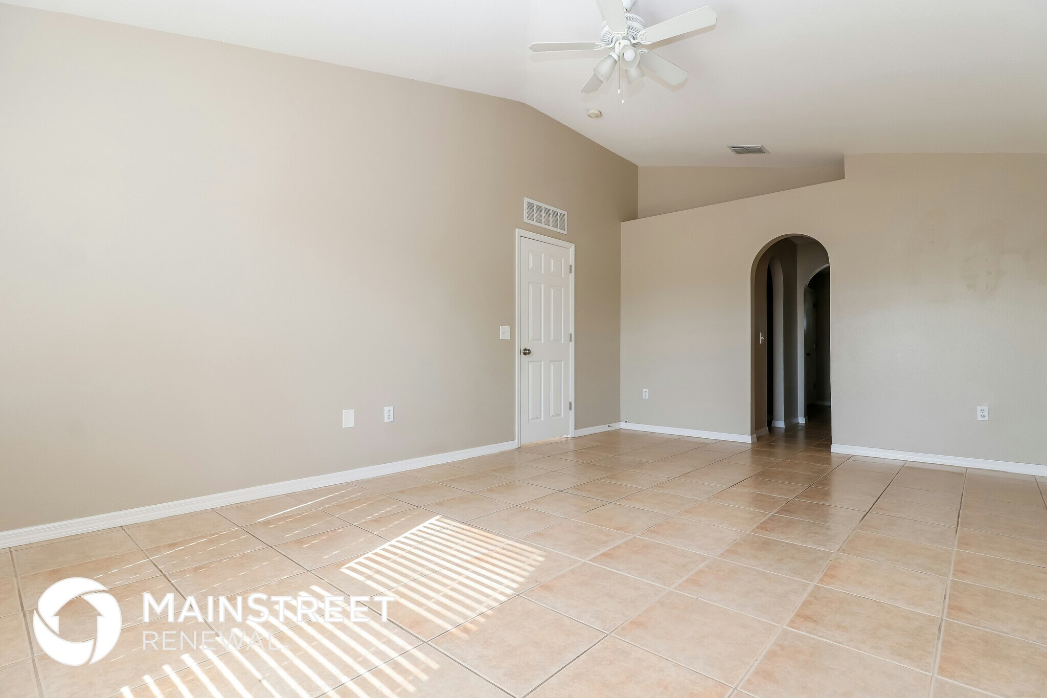 Building Photo - 527 NE 6th Pl