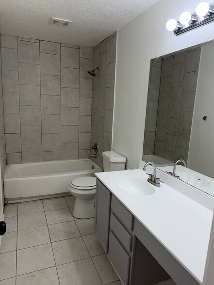 Guest bath - 9647 Orchid Mdws