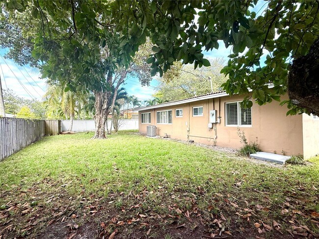 Building Photo - 1340 Miami Springs Ave