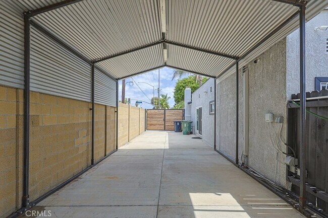 Building Photo - 15001 Victoria Ln
