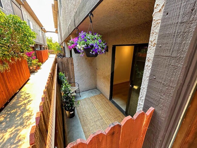 Building Photo - 5445 Corteen Pl