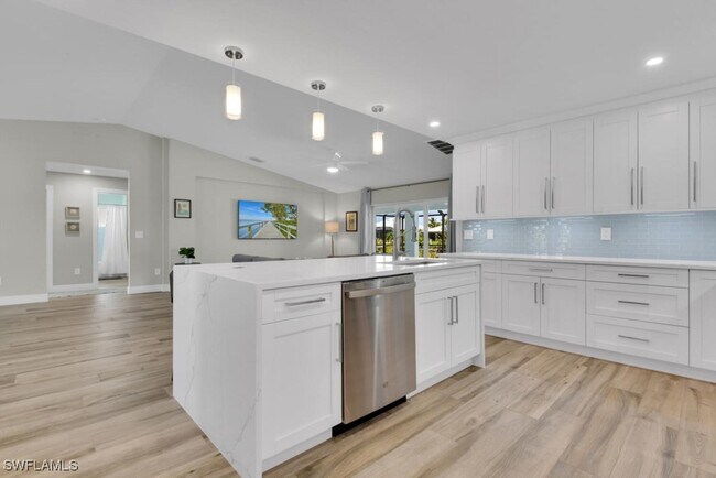 Building Photo - 2541 Diplomat Pkwy W