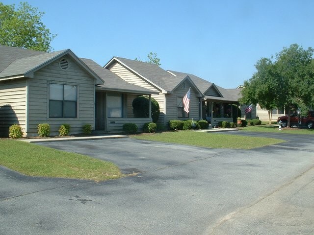 Building Photo - 2884 Rosehill Dr