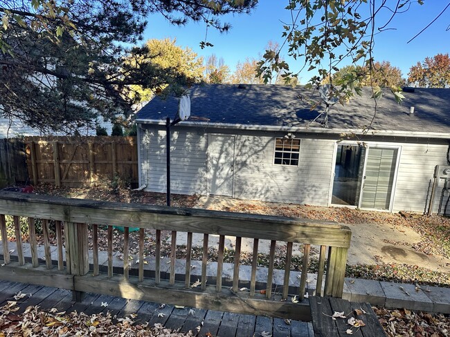 Building Photo - 6415 Bayard Park Dr