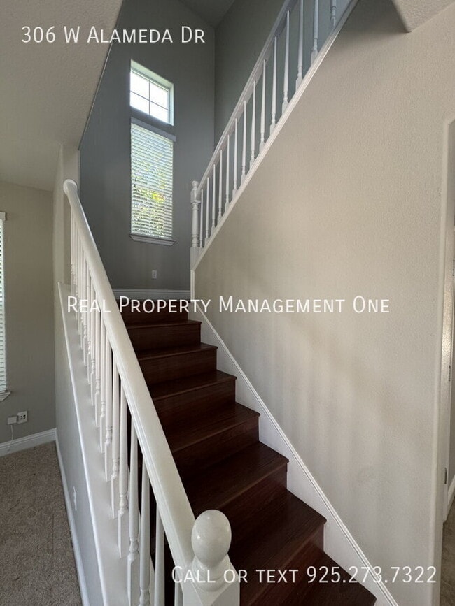 Building Photo - 306 W Alameda Dr