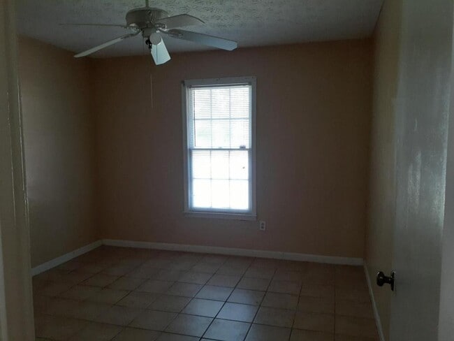 Building Photo - 634 S Jeff Davis Dr