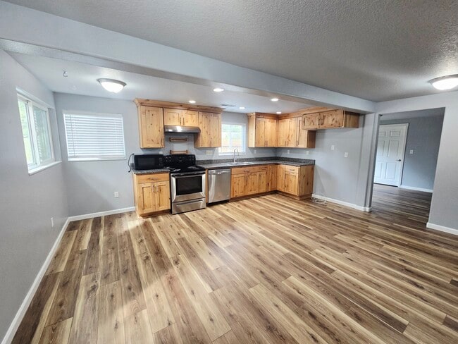 Building Photo - 62464 E Brightwood Loop Rd