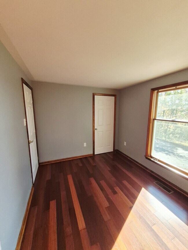 Building Photo - 976 Snow Mountain Rd