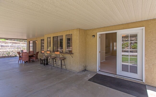 Building Photo - Charming 4 bedroom Home in Oceanside