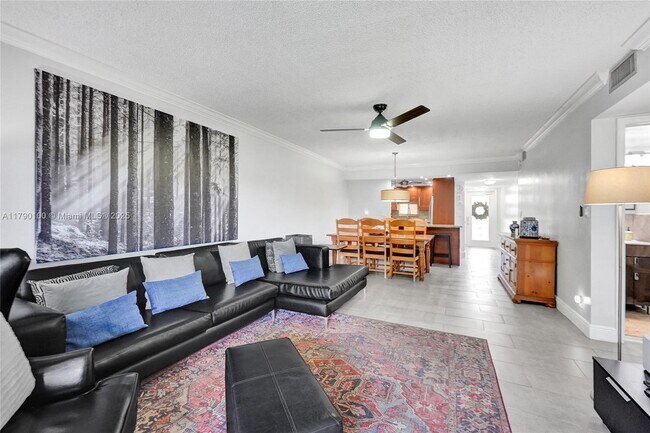 Primary Photo - 830 S Hollybrook Dr