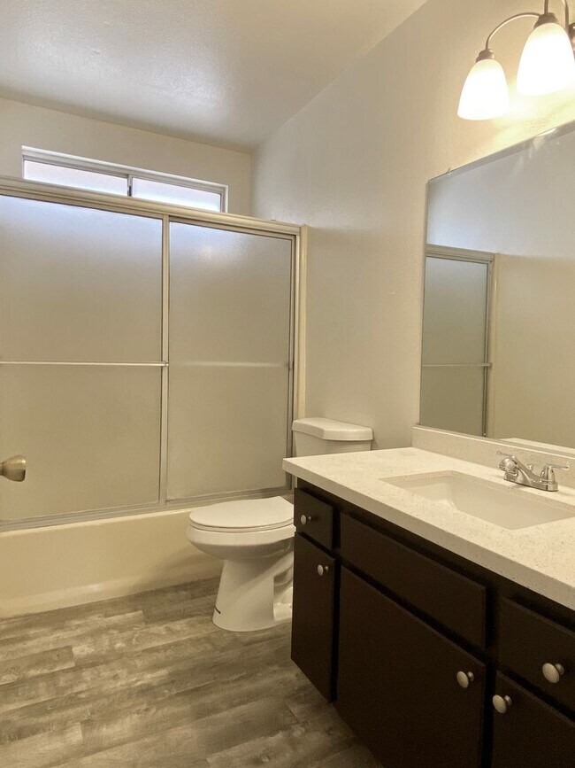 Building Photo - 736NO