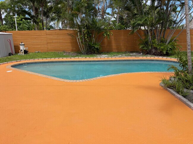 Building Photo - 1809 NW 13th Ct