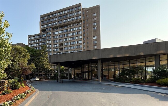 Primary Photo - 250 Hammond Pond Pkwy
