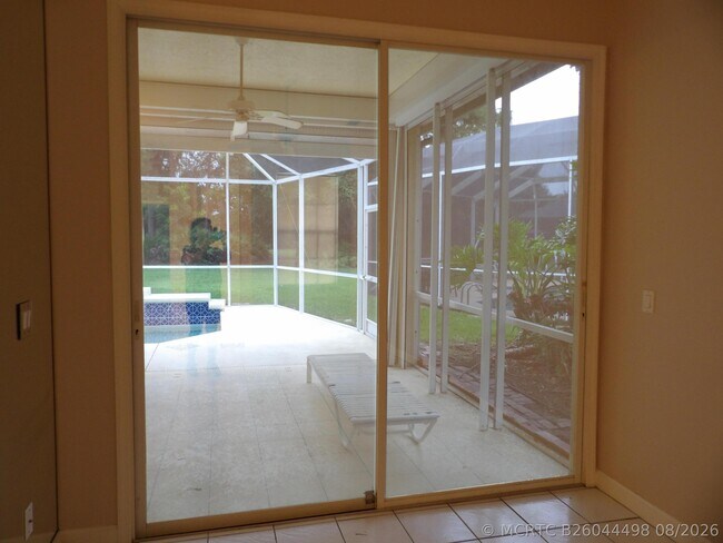 Building Photo - 557 SW New Castle Cove