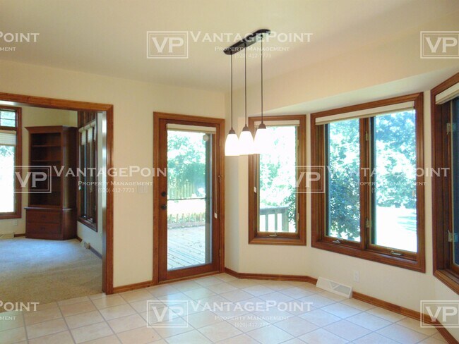 Building Photo - 1482 Parkway Dr