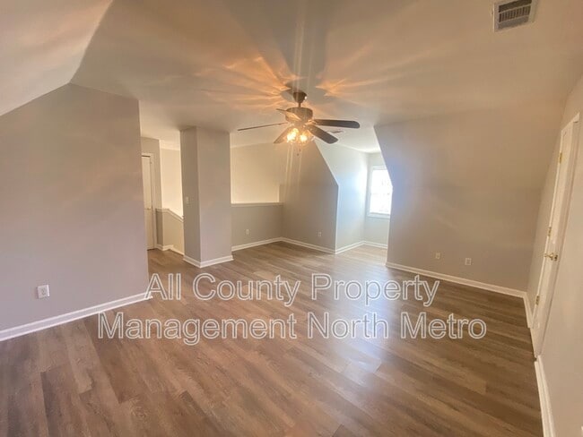 Building Photo - 1610 Elgaen Pl Dr