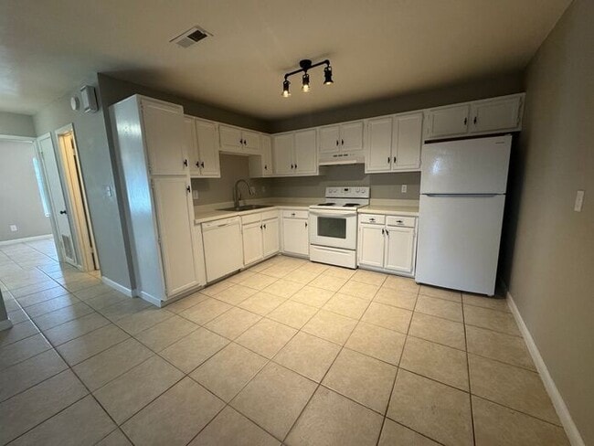 Building Photo - Gulf Breeze - Greenbriar Estate - 2 bedroo...