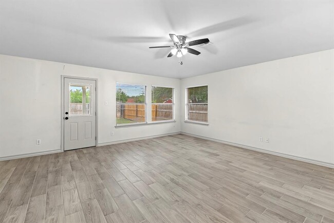 Building Photo - 2356 Vernell Way