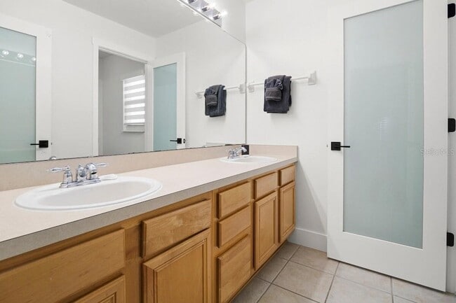 Building Photo - 434 Henley Cir