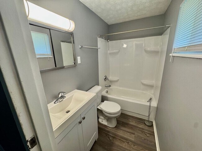 Building Photo - 3 Bedroom, 2 Bath Ranch Home with Garage and Fenced Yard in Huber Heights