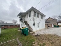 Building Photo - Updated 1 Bedroom, 1 Full Bath Unit in Mul...