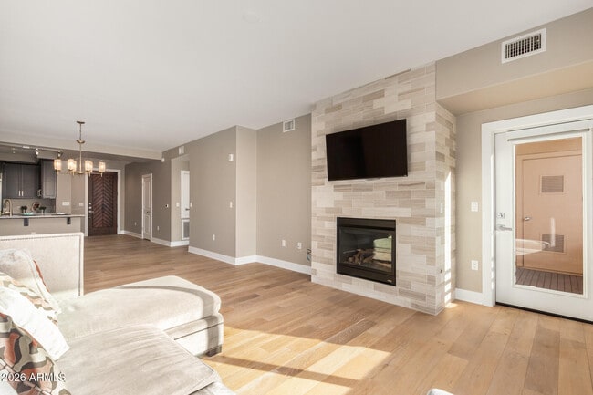 Building Photo - 4803 N Woodmere Fairway