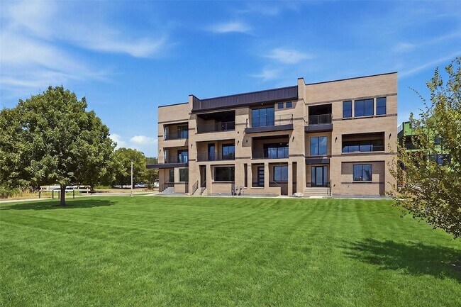 Building Photo - 408 Vista Buena Trl
