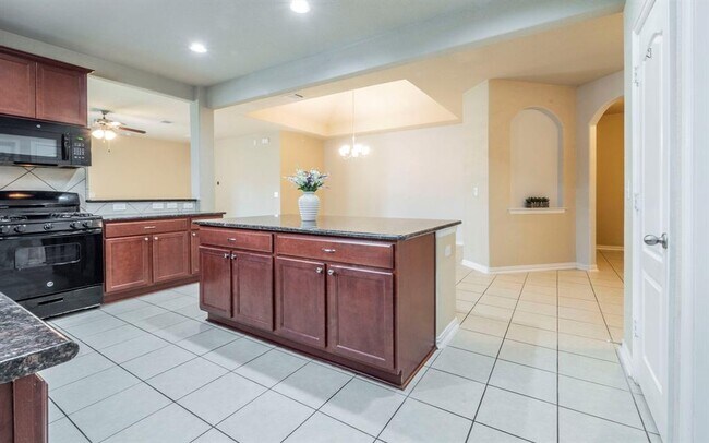 Building Photo - 8021 Arezzo Dr