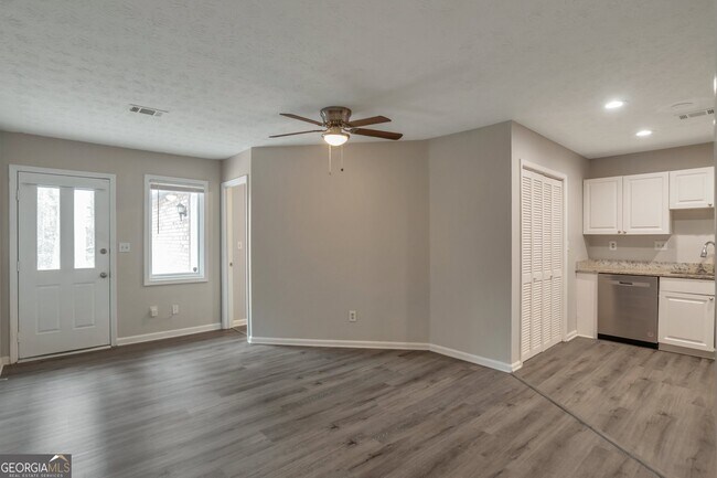 Building Photo - 2599 Fieldstone View Ln SE