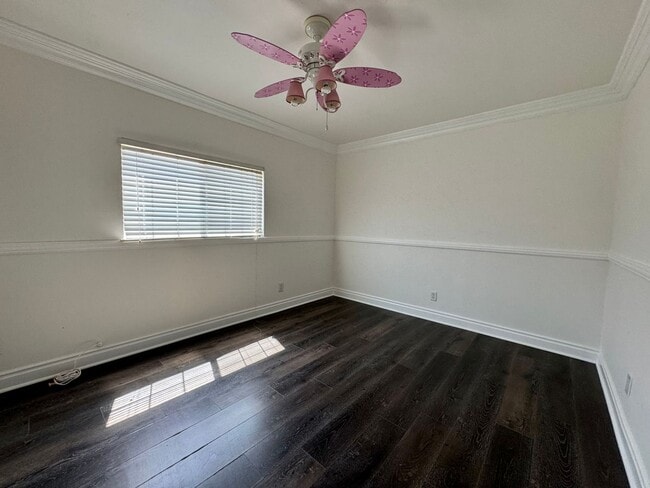 Building Photo - Highly sought-after Del Aire neighborhood!