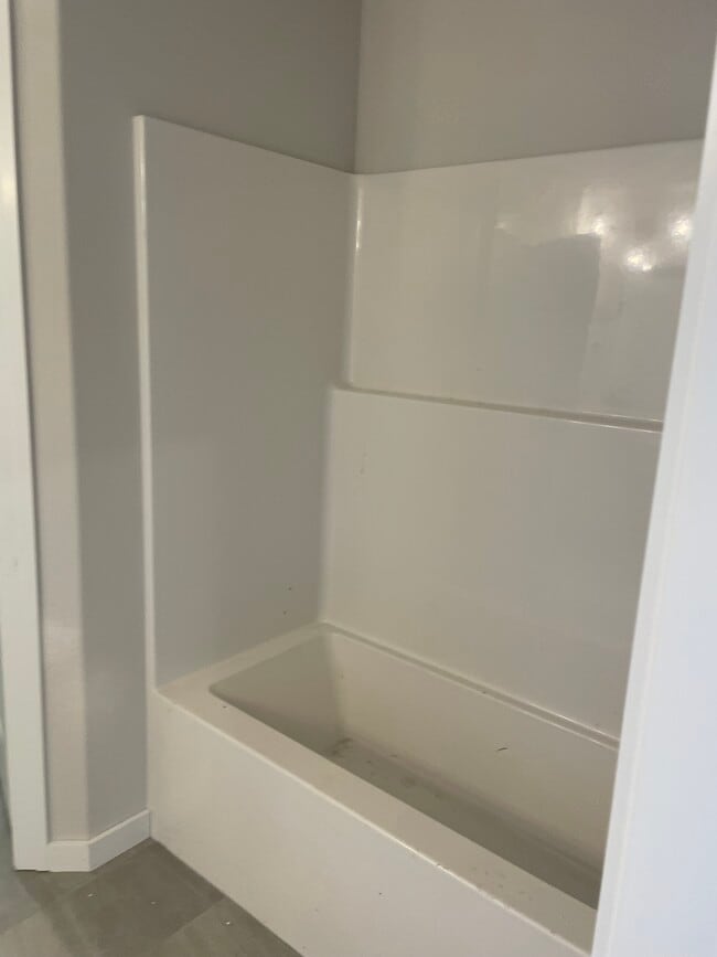 Building Photo - 1110 Maclaren Ave