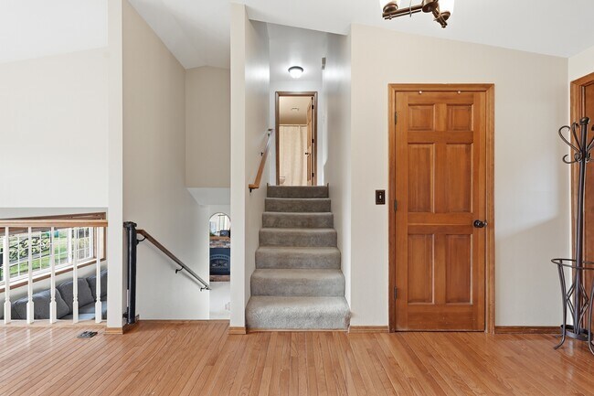 Building Photo - 21913 N Meadowview Dr