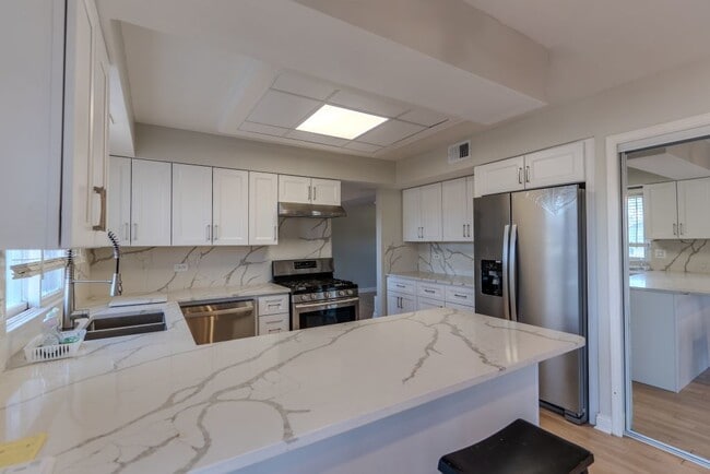 Building Photo - 4345 Mumford Dr