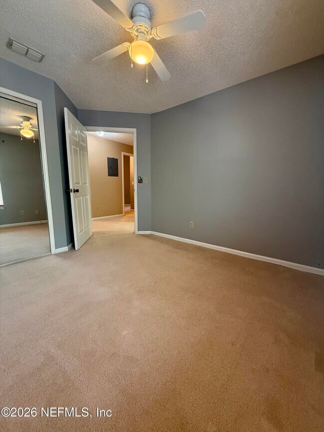 Building Photo - 700 Ironwood Dr