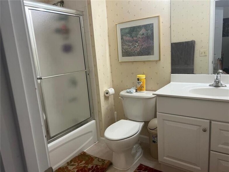 Building Photo - 1880 Willshire Glen