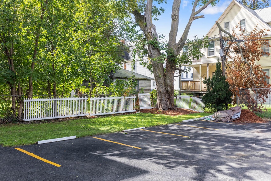 Building Photo - 60 Lithgow St