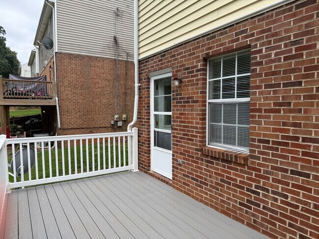 Building Photo - 114 Water Gate Dr