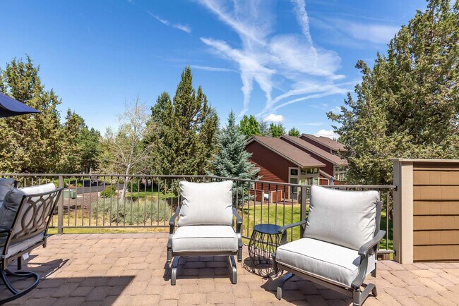 Building Photo - 10576 Village Loop