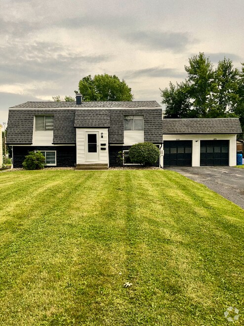 Building Photo - 4458-4460-4460 Washington Square Dr