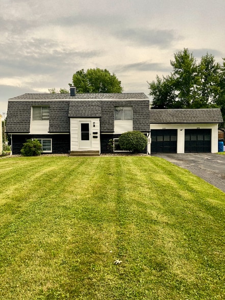 Primary Photo - 4458-4460-4460 Washington Square Dr
