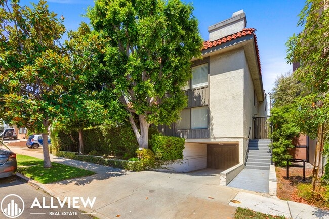 Building Photo - * $1,000 off September Move IN!* Beautiful...
