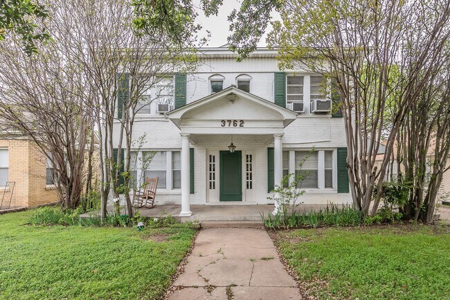 Primary Photo - GREAT MONTICELLO 1 Bedroom, 1 Bathroom!!!