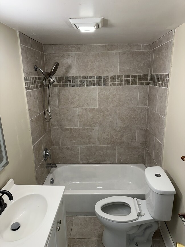 Building Photo - 554 W Station St