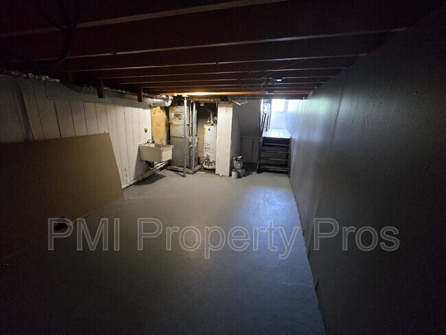 Building Photo - 8842 N 95th St
