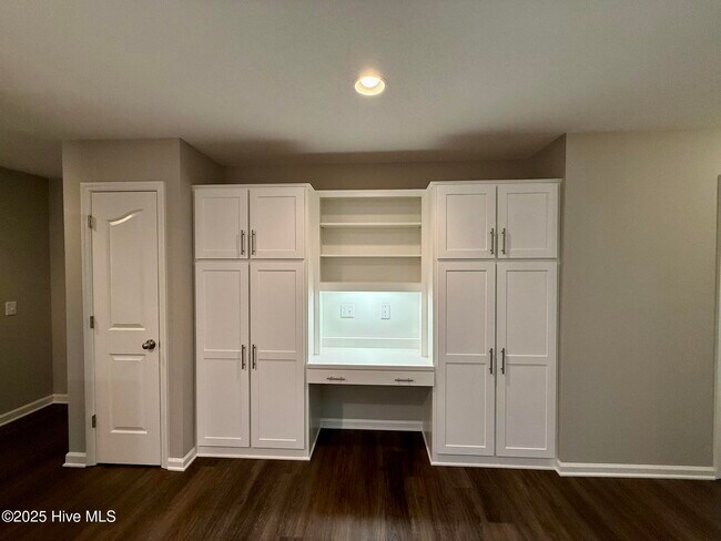 Building Photo - 1475 Monticello Dr