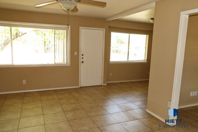 Building Photo - Gorgeous Upper Valley rental home