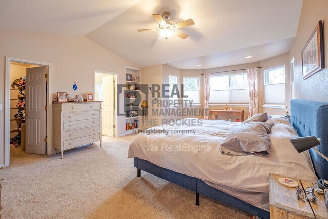 Building Photo - 2432 Mallard Cir